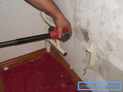 Ugradnja vijaka umrijeti na rub cjevovoda
