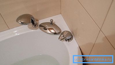 Ugradnja kutne mješalice za vodu na kupelji Ugradnja kutne mješalice za vodu na kupelji