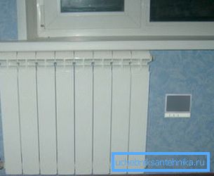 Instalirana ventilacija tipa ulaza, mora sadržavati filtre za grijanje i smještena u blizini radijatora tako da zrak koji ulazi u prostoriju ima odgovarajuću temperaturu Instalirana ventilacija tipa ulaza, mora sadržavati filtre za grijanje i smještena u blizini radijatora tako da zrak koji ulazi u prostoriju ima odgovarajuću temperaturu