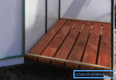 Kao paleta, srušeni dasovi s nekim prazninama za protok vode su vrlo prikladni. Kao paleta, srušeni dasovi s nekim prazninama za protok vode su vrlo prikladni.
