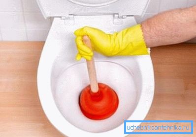 Također možete čistiti WC školjke s klipom, ako je, naravno, promjer zdjele veći od pražnjenja (kao što je prikazano na fotografiji) Također možete čistiti WC školjke s klipom, ako je, naravno, promjer zdjele veći od pražnjenja (kao što je prikazano na fotografiji)