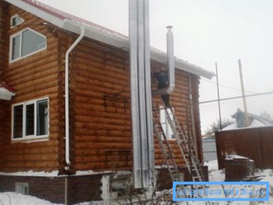 Ventilacijski otvori u privatnoj kući. Ventilacijski otvori u privatnoj kući.