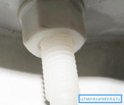 Pogled na donju plastičnu maticu Pogled na donju plastičnu maticu