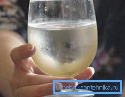 Voda iz bunara s pijeskom je znak neispravnosti. Voda iz bunara s pijeskom je znak neispravnosti.