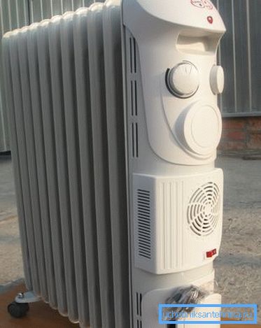 Radijator zračnog ulja omogućuje brzo raspodjelu topline u prostoriji Radijator zračnog ulja omogućuje brzo raspodjelu topline u prostoriji