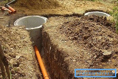 Kanalizacija u spremnik za skupljanje otpada izvodi se i ispod razine tla za zamrzavanje.