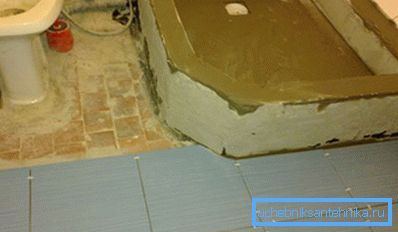 Napunite betonsku podlogu i zidove od opeke.